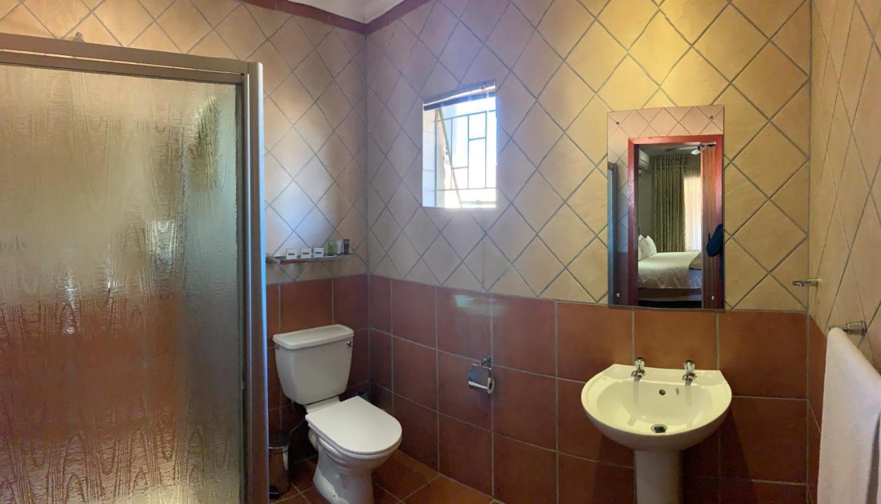 Polokwane Lodge エクステリア 写真