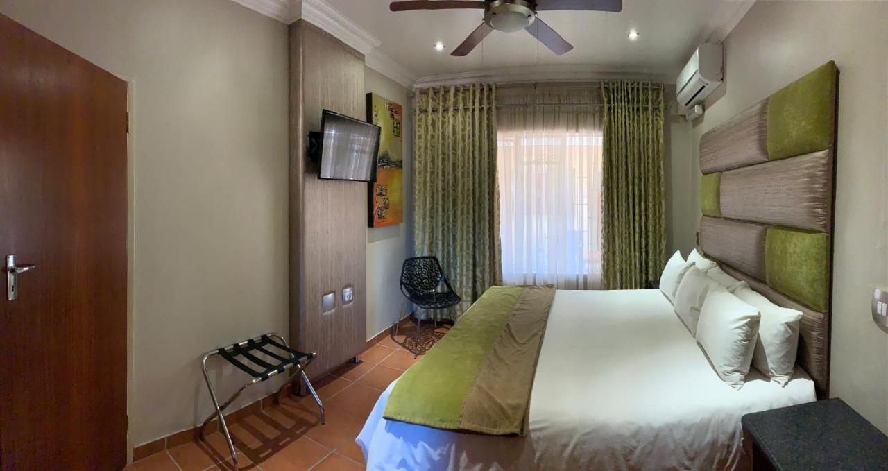 Polokwane Lodge エクステリア 写真