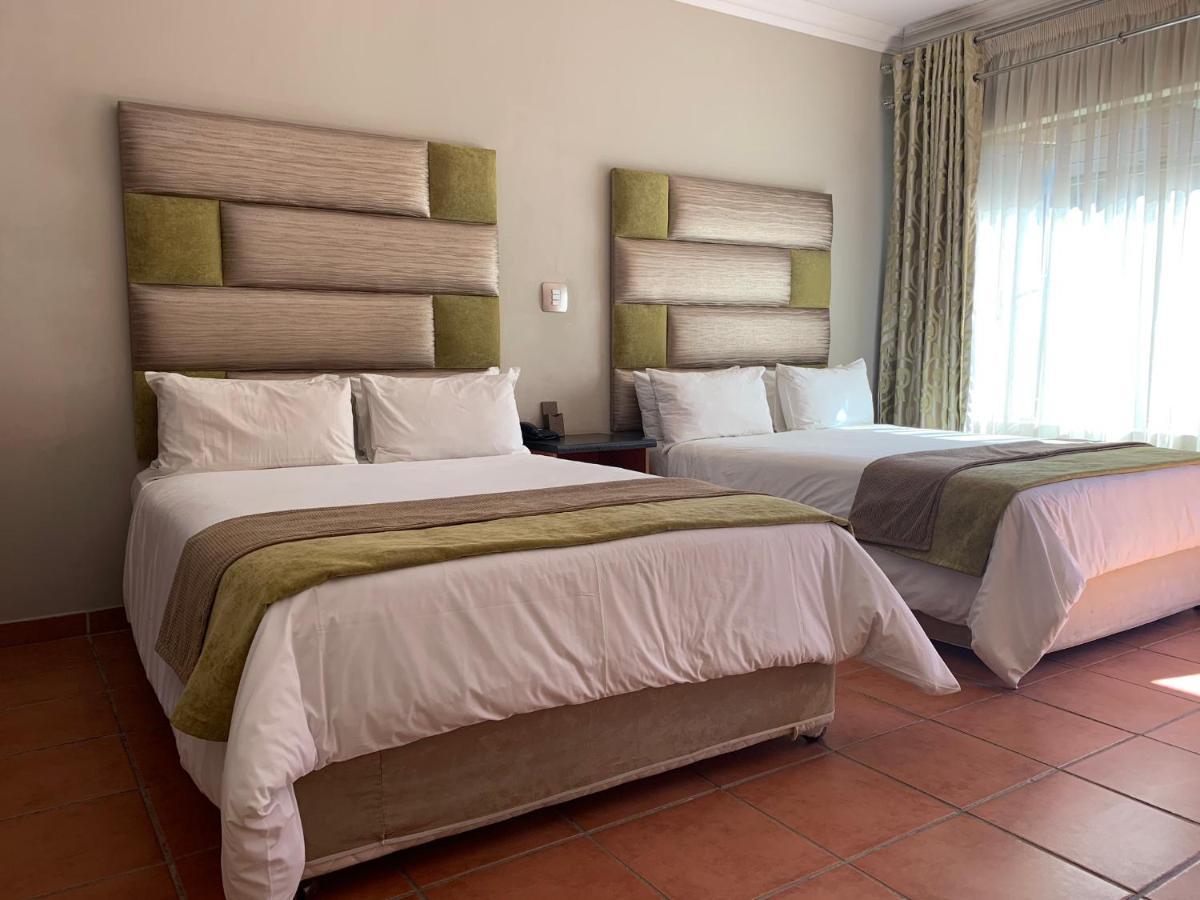Polokwane Lodge エクステリア 写真