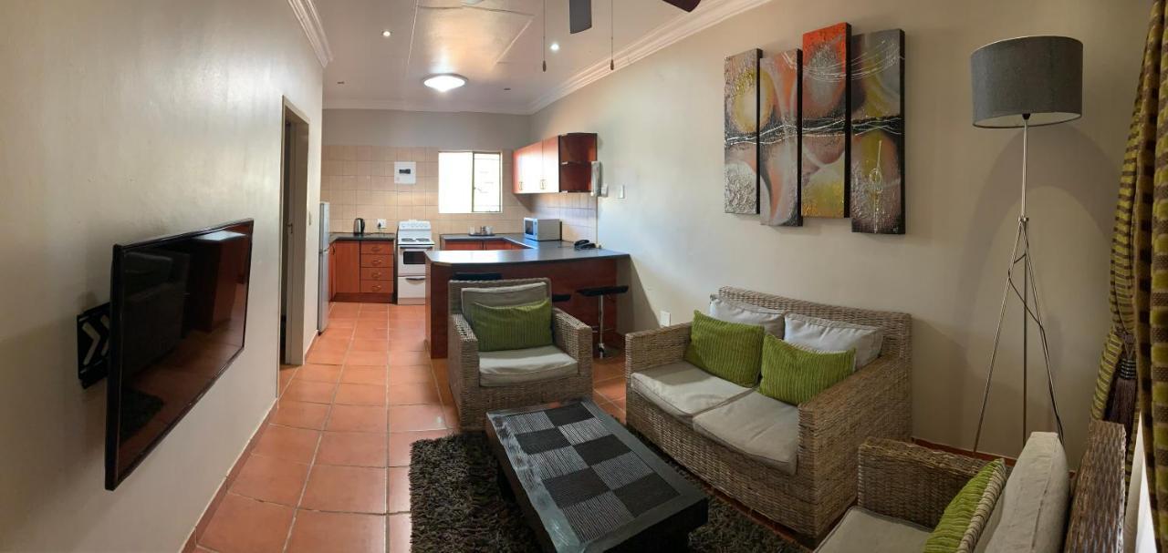 Polokwane Lodge エクステリア 写真