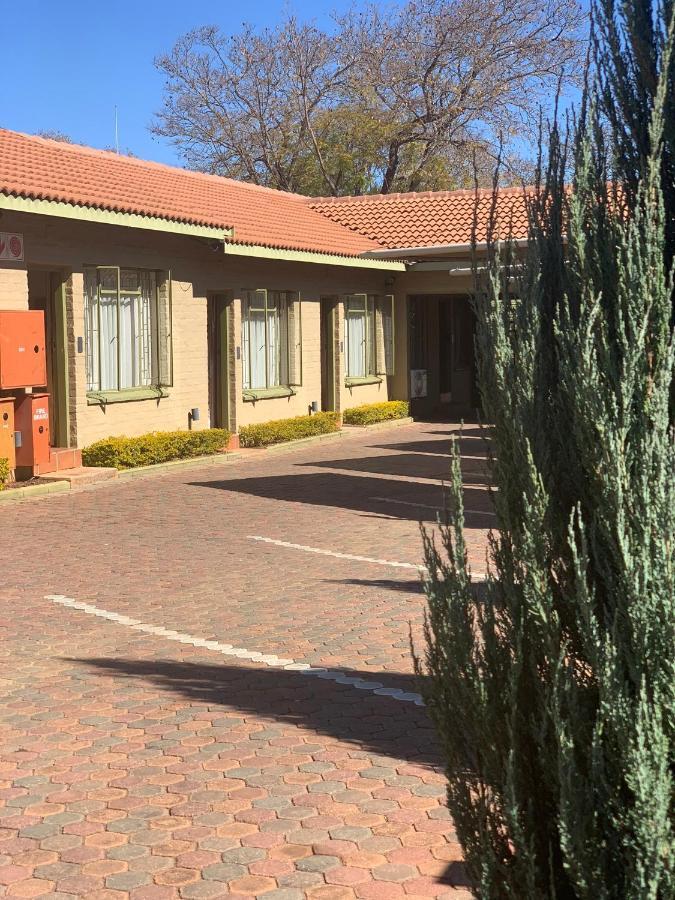 Polokwane Lodge エクステリア 写真