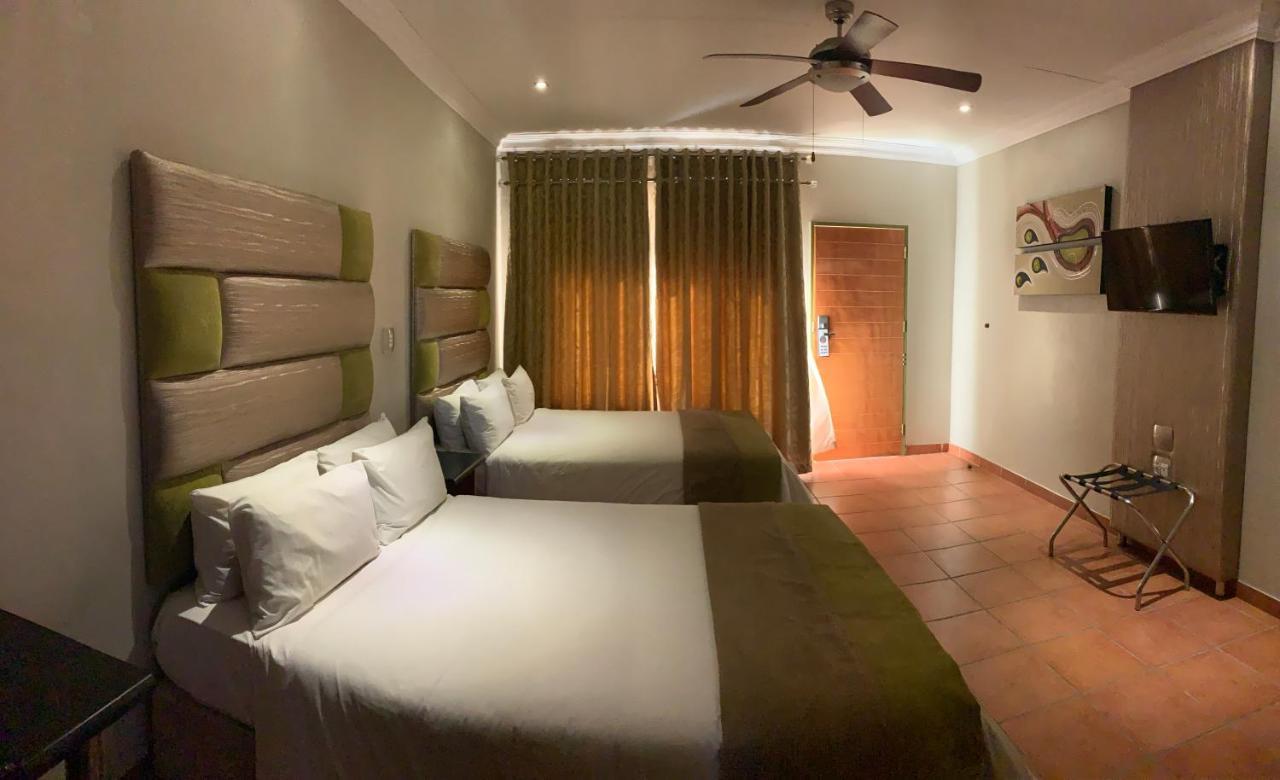 Polokwane Lodge エクステリア 写真
