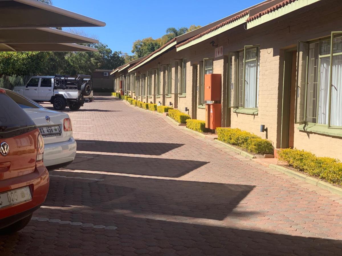 Polokwane Lodge エクステリア 写真