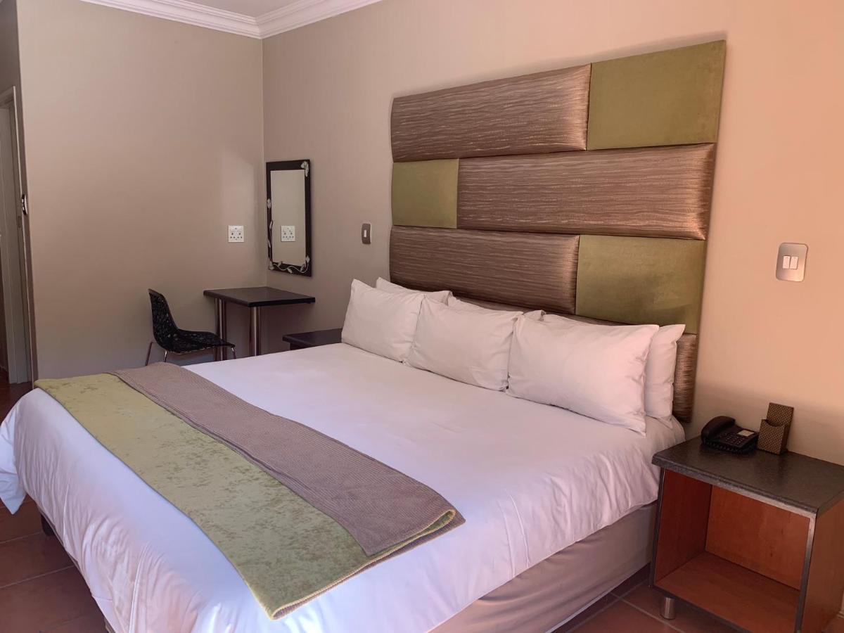 Polokwane Lodge エクステリア 写真